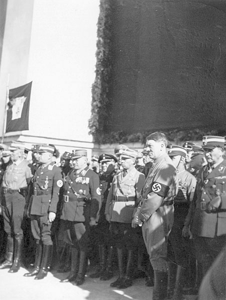 Adolf Hitler and Franz Ritter von Epp at Kelheim's Befreiungshalle